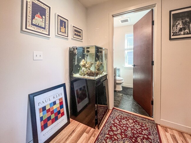 Building Photo - 3bd/2ba Seattle Townhome