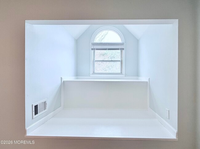 Building Photo - 7 Longfellow Ct