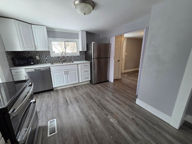 Building Photo - 2 Bedroom Single Family