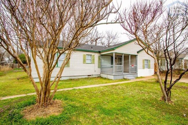 Building Photo - 2206 NW 19th St