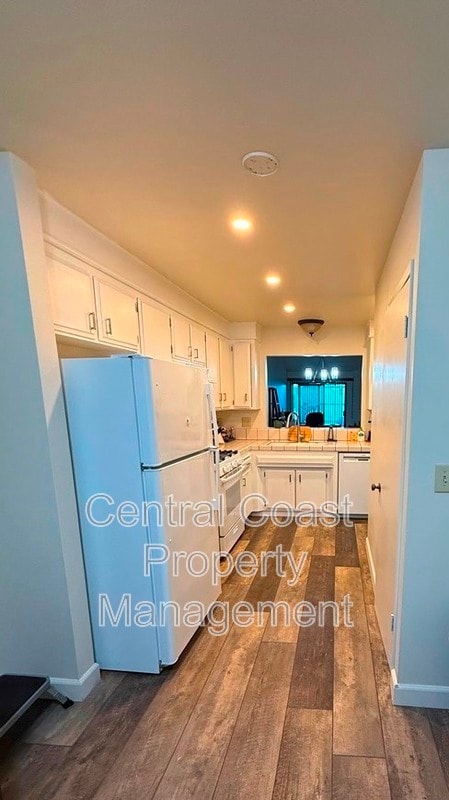 Building Photo - 1884 Cherokee Dr