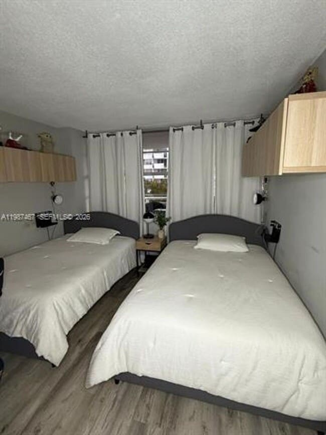 Building Photo - 18061 Biscayne Blvd