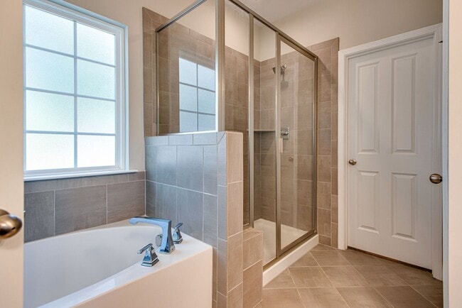 Building Photo - **RARE, WELL-APPOINTED, ONE-LEVEL HOME WIT...