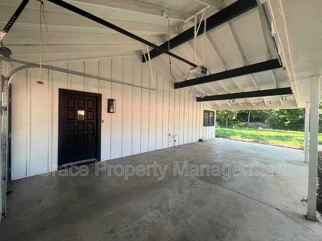 Building Photo - 4890 E Kansas Dr