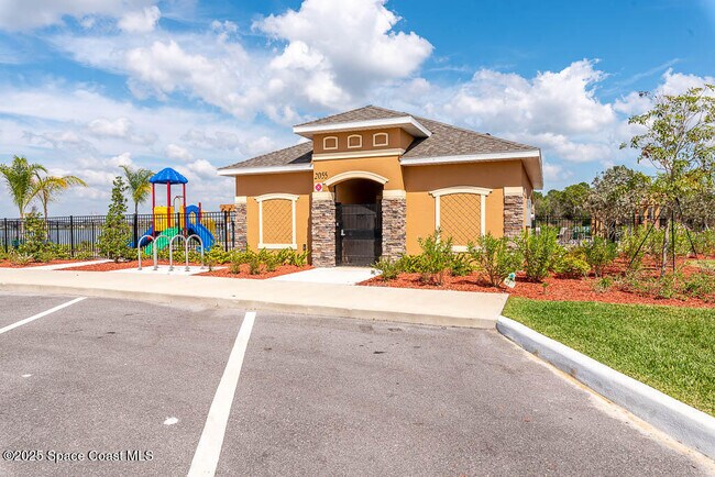 Building Photo - 1753 Farmhouse Rd SE