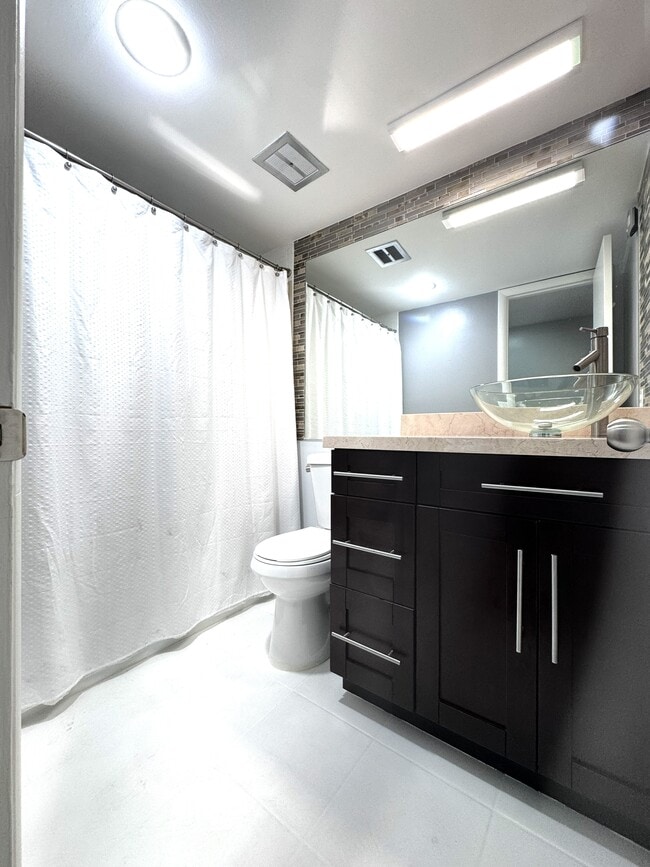 Building Photo - 2311 S Cypress Bend Dr