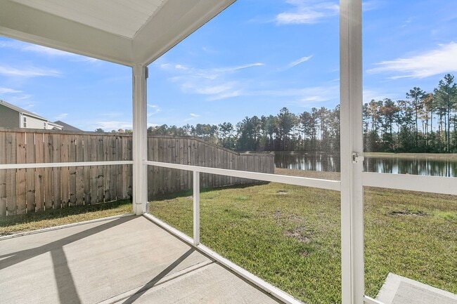 Building Photo - 3 Bedroom 2.5 Bath Located in Pine Hills in Summerville