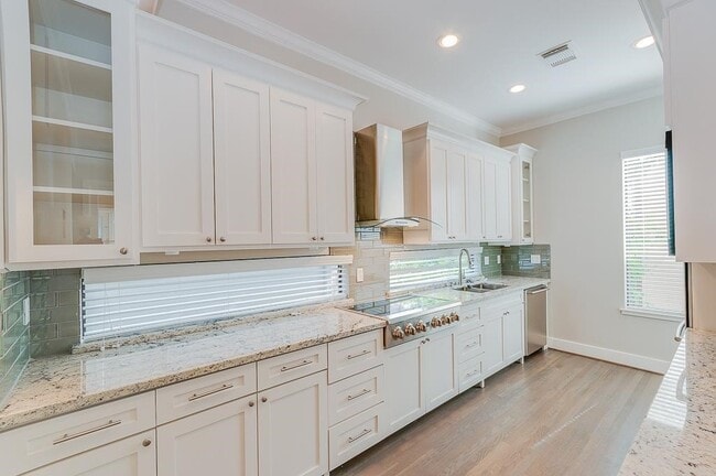 Building Photo - 650 Birdsall St