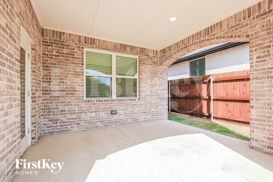 Building Photo - 15901 Aparados Wy