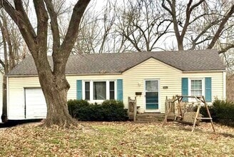 Building Photo - Cute 2 Bedroom Ranch in Shawnee