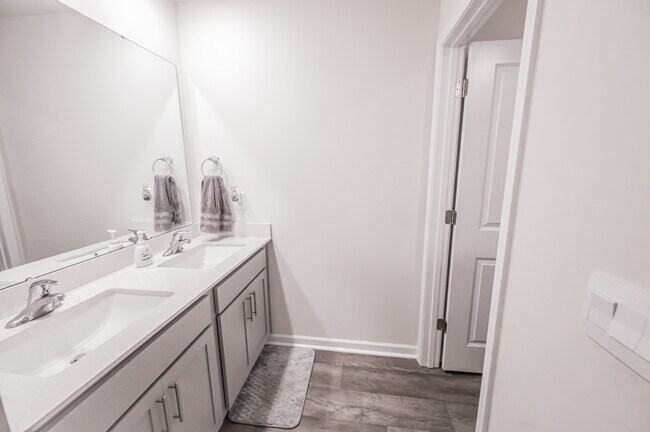 Building Photo - 4013 Calabash Ct