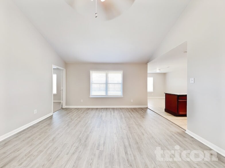 Building Photo - 329 Shoshone Ridge Dr