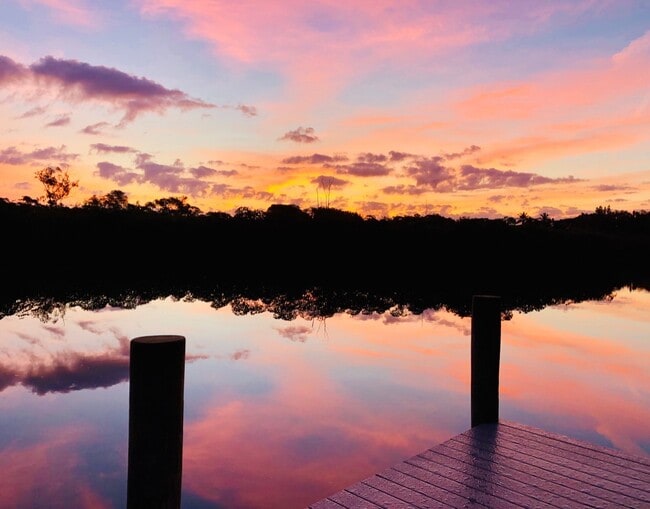 Building Photo - ALL THE CHARM! - Siesta Key 1+ acre on the Bay - 3 bed/ 2 bath pool home