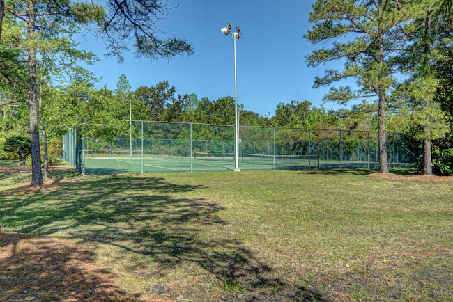 Building Photo - 2827 Springfield Dr