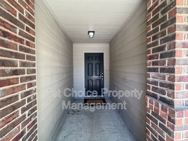 Building Photo - 9221 Comanche Ridge Dr