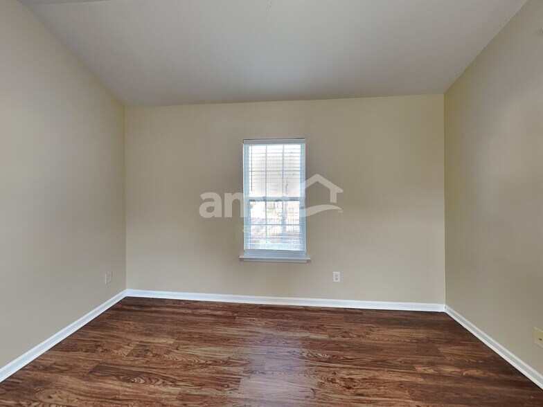 Building Photo - 112 Dunnell Rd