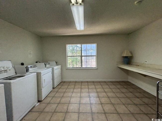 Building Photo - 6840 Blue Heron Blvd