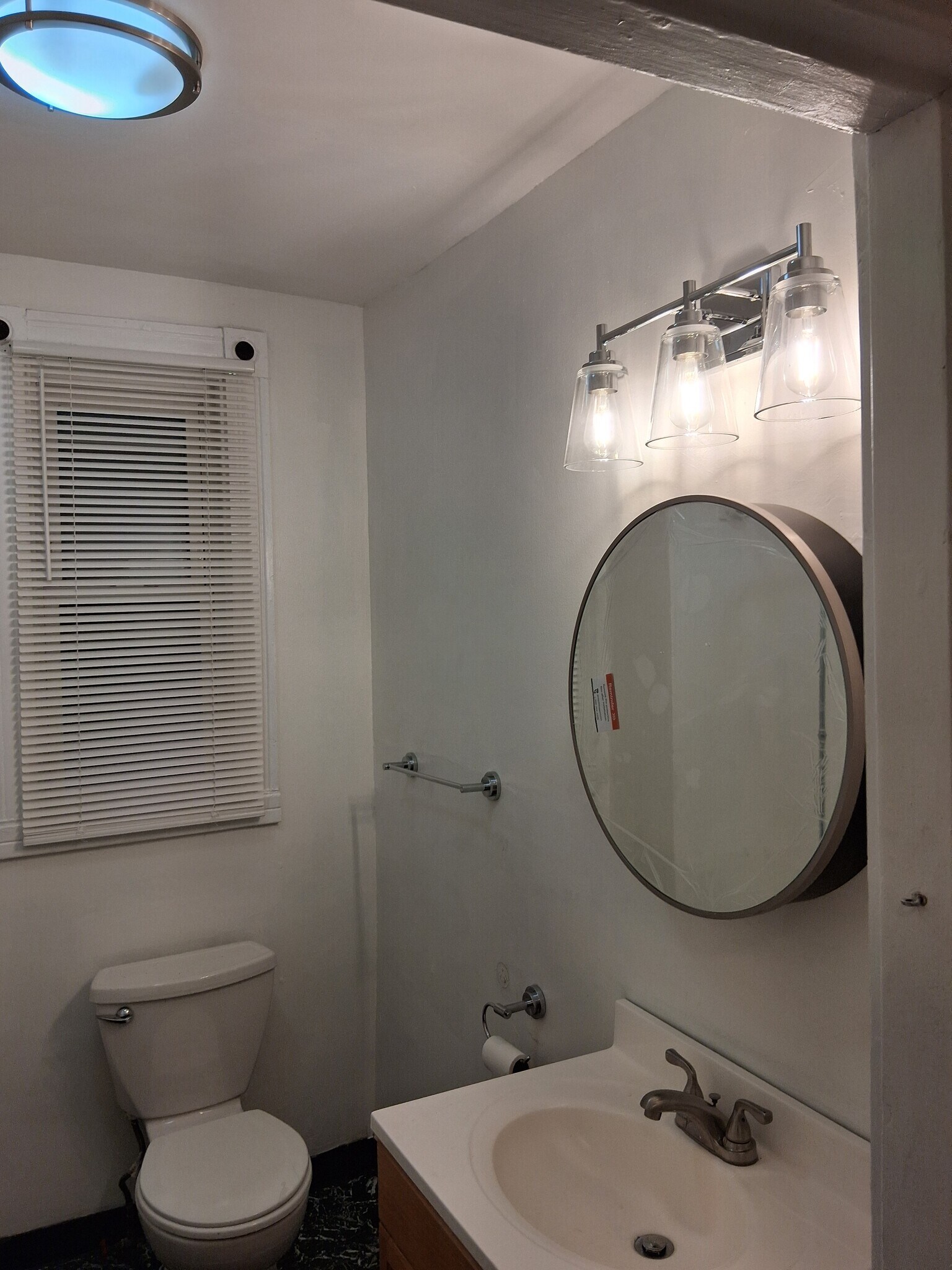 Building Photo - 32 Ellington Rd