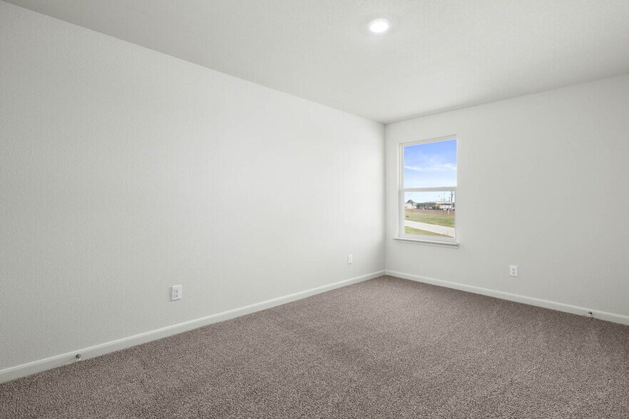 Building Photo - 1324 Tilton Dr