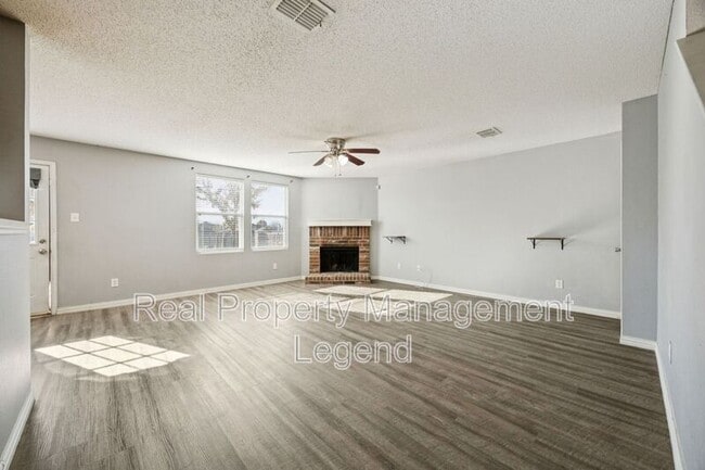 Building Photo - 2900 Sheridan Ln