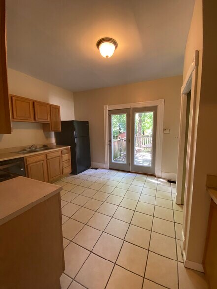 Kitchen - 339 Oldham Ave