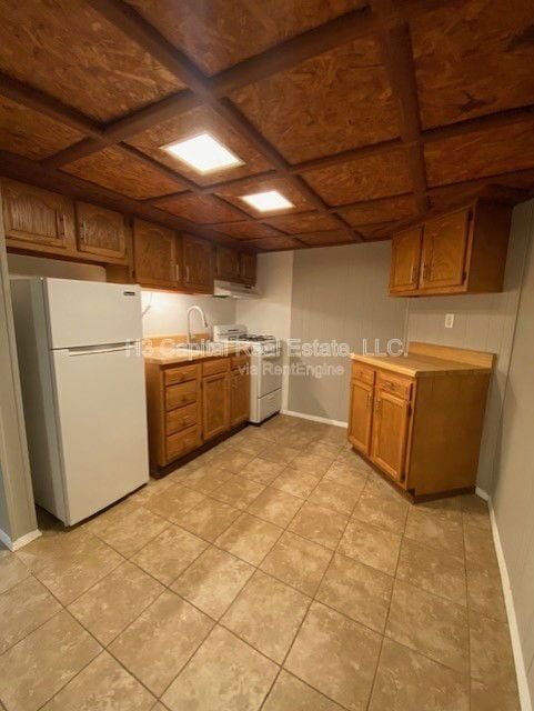 Building Photo - 117 N Shamrock St