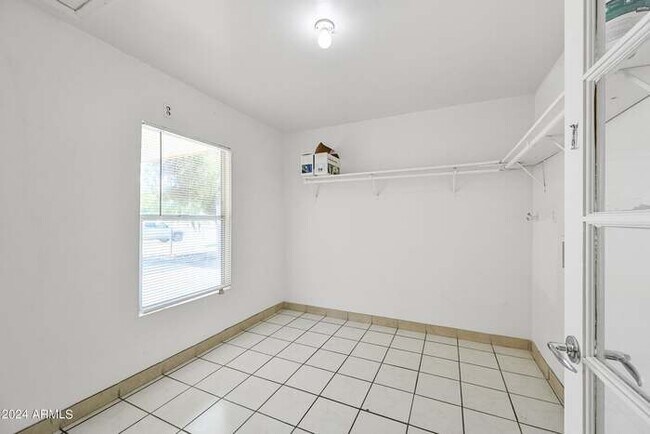 Building Photo - 3 bedroom
