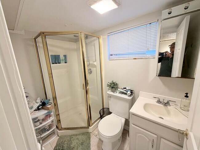 Building Photo - 519 Main St