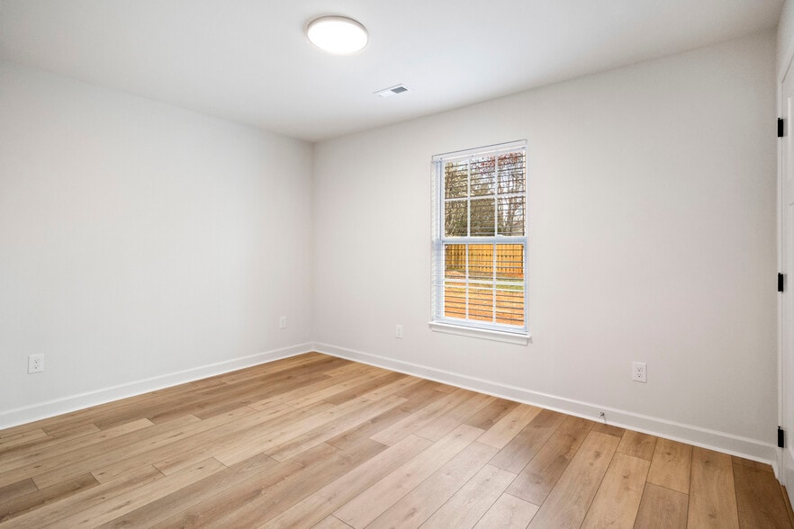 Guest bedroom #2 - 7225 Howard Bennett Way