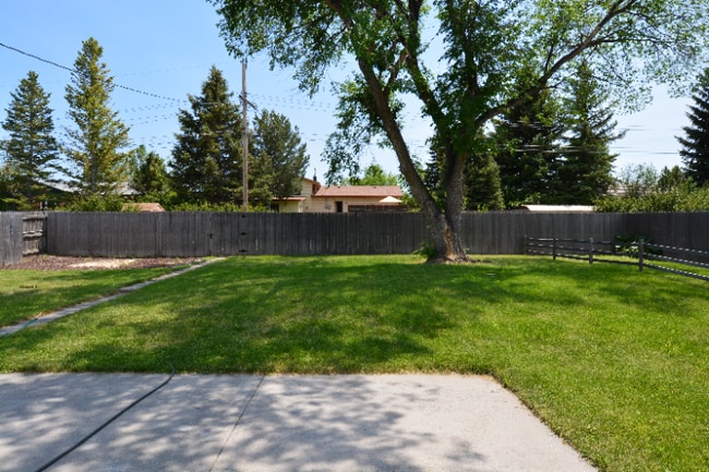 Building Photo - 827 Golden Hill St