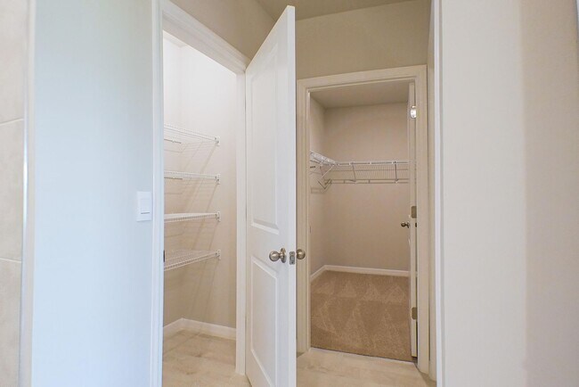 Building Photo - New Construction 4 beds 2 baths with lake view in Fort Myers