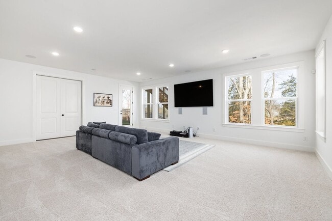 Building Photo - Now available in the highly desirable Lockwood Glen community in Franklin