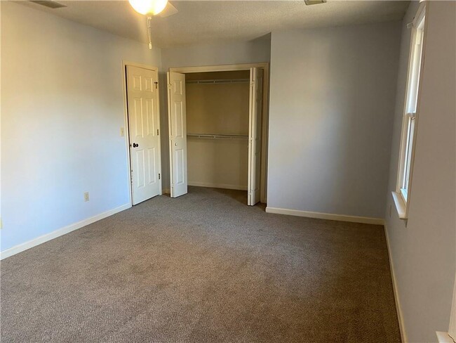 Building Photo - 105 Floss Flower Ct