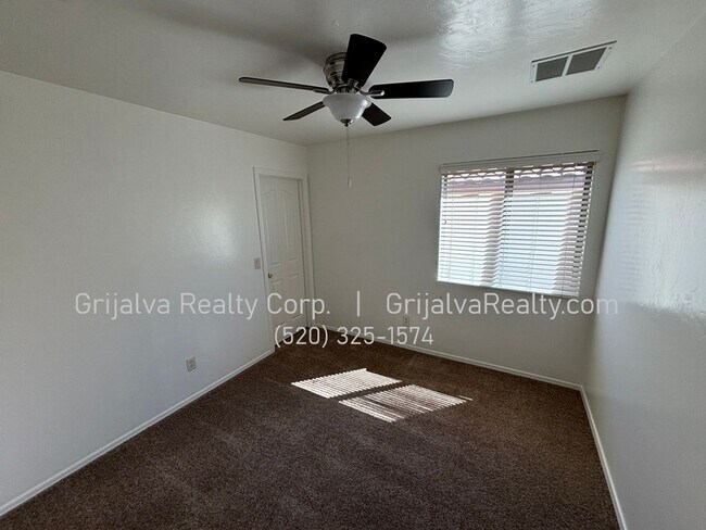 Building Photo - Beautiful 2-story 4-Bedroom, 2 Bath House with Loft for Rent (Green Valley)