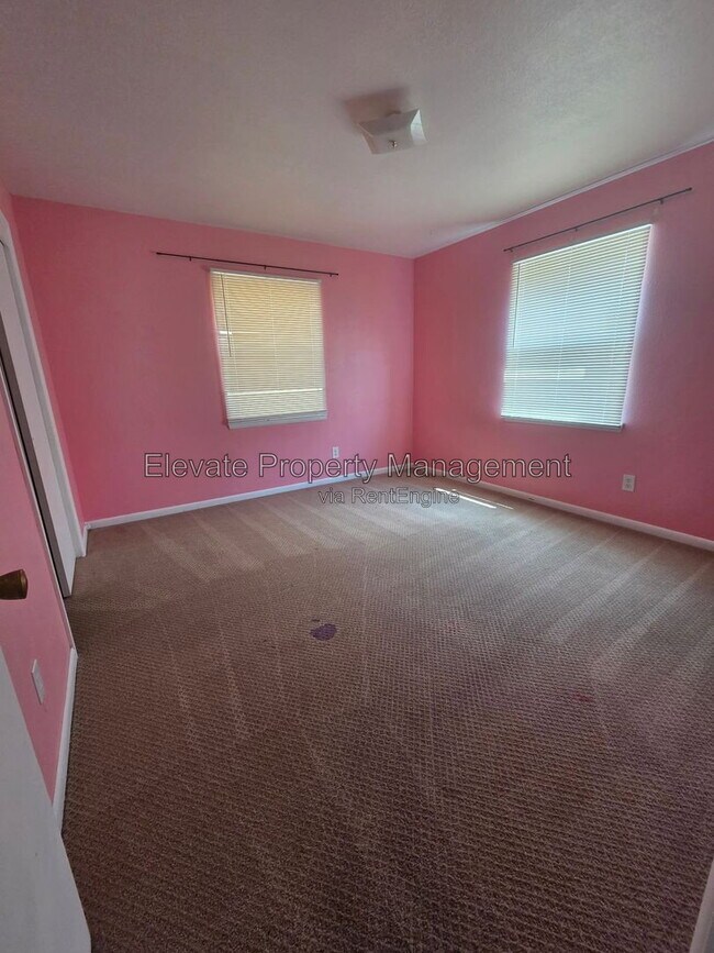 Building Photo - 4820 Del Crest Dr