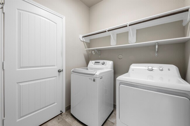 Building Photo - 3506 Lake Bella Megan Dr