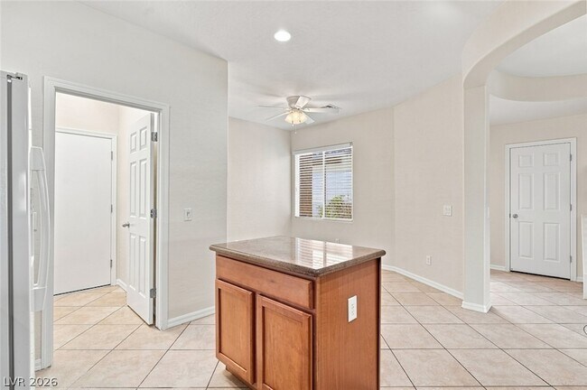 Building Photo - 8852 Regatta Bay Pl