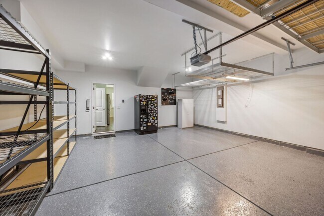 Building Photo - Beautiful Rental in Coosaw Preserve