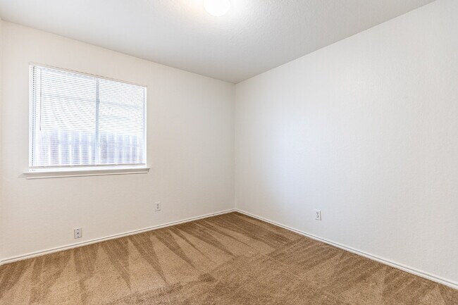 Building Photo - 2476 Medina Dr