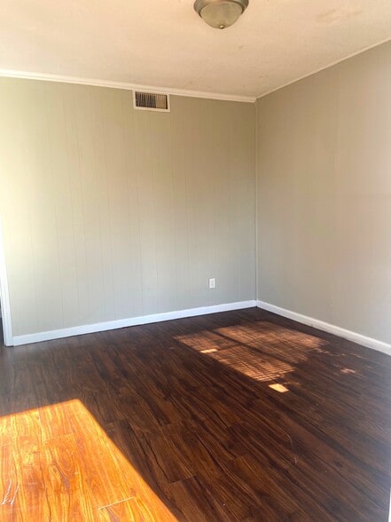 Building Photo - 921 Garywood Pl