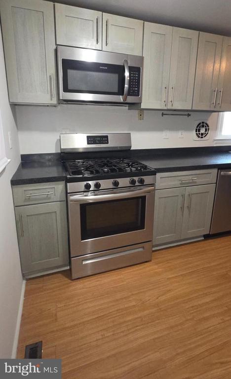 Building Photo - 5454 Burwood Ave