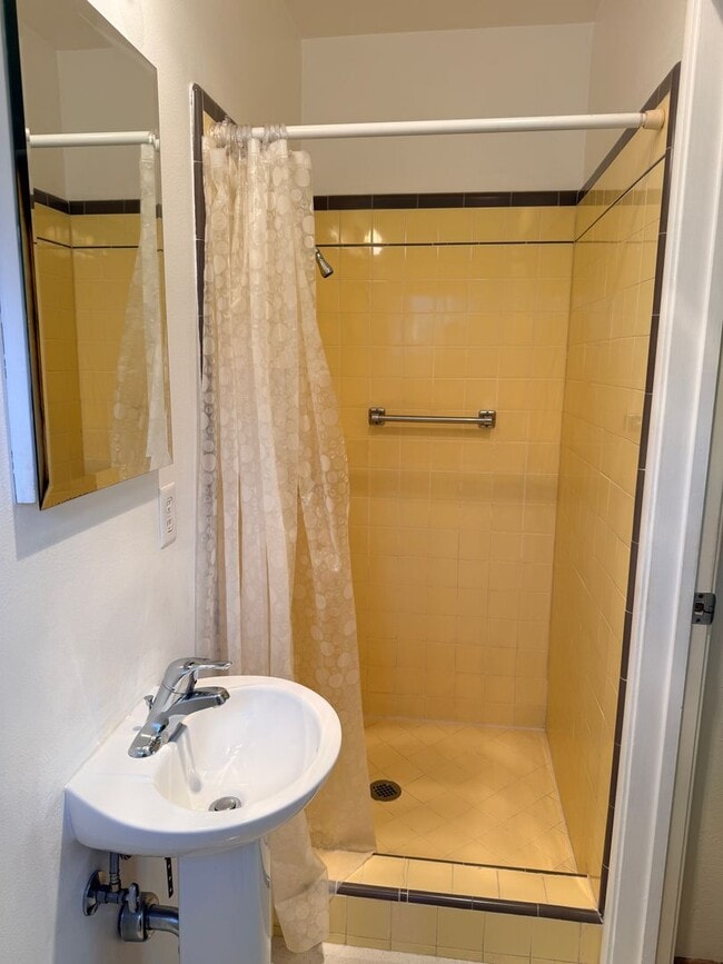 Building Photo - 4975 Bel Escou Dr