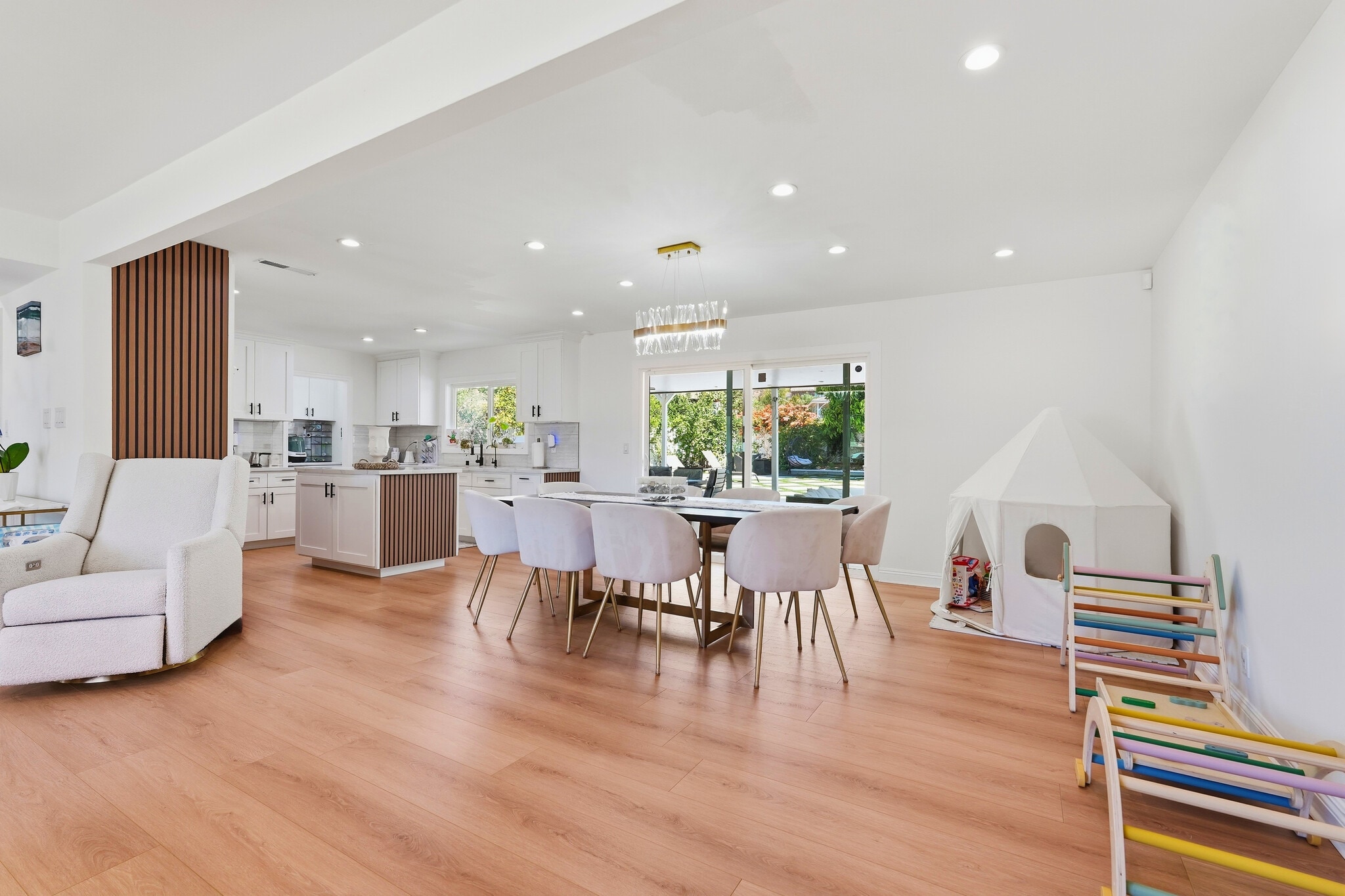 Building Photo - 4563 Hempstead St