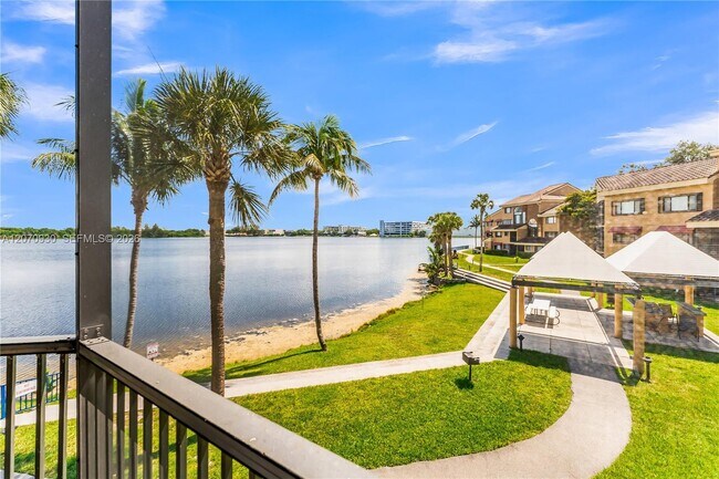 Building Photo - 15563 N Miami Lakeway