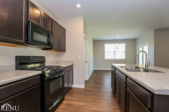 Building Photo - 2216 Carefree Ln