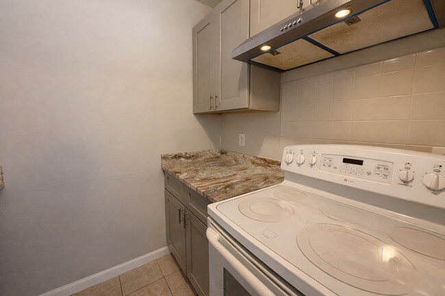 Building Photo - 2068 Franklin St