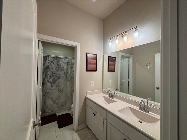 Building Photo - 9419 Starlight Oak Dr