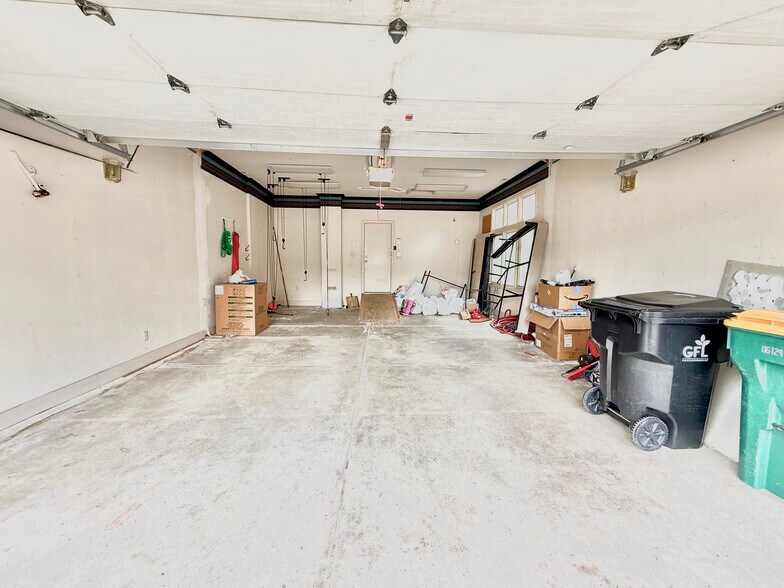 Building Photo - 30684 Tanglewood Trl