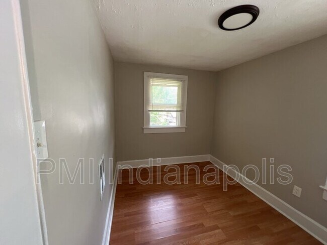 Building Photo - 310 N Riley Ave