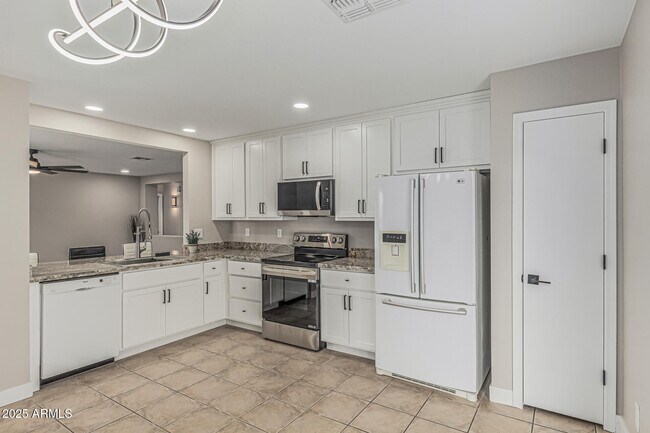 Building Photo - 3212 W Lucia Dr
